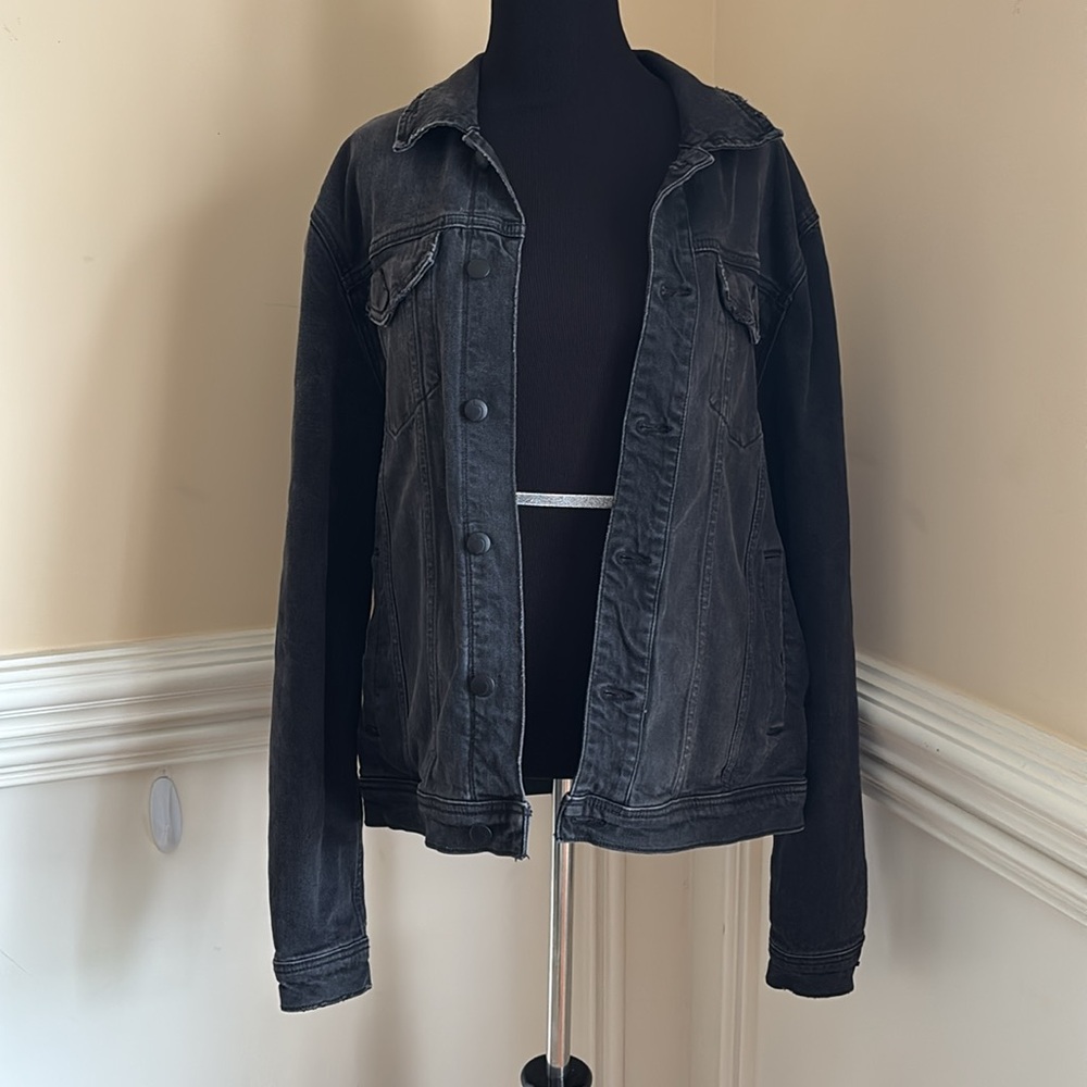 Joe’s Jeans Classic Black Distressed Denim Jacket in Color Warner Size Large